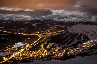 Voss i kveldstemning. Foto tatt fra Langahorgi.