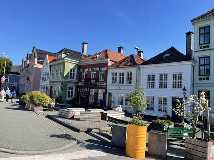 Fargerike, gamle hus på Nordnes. 