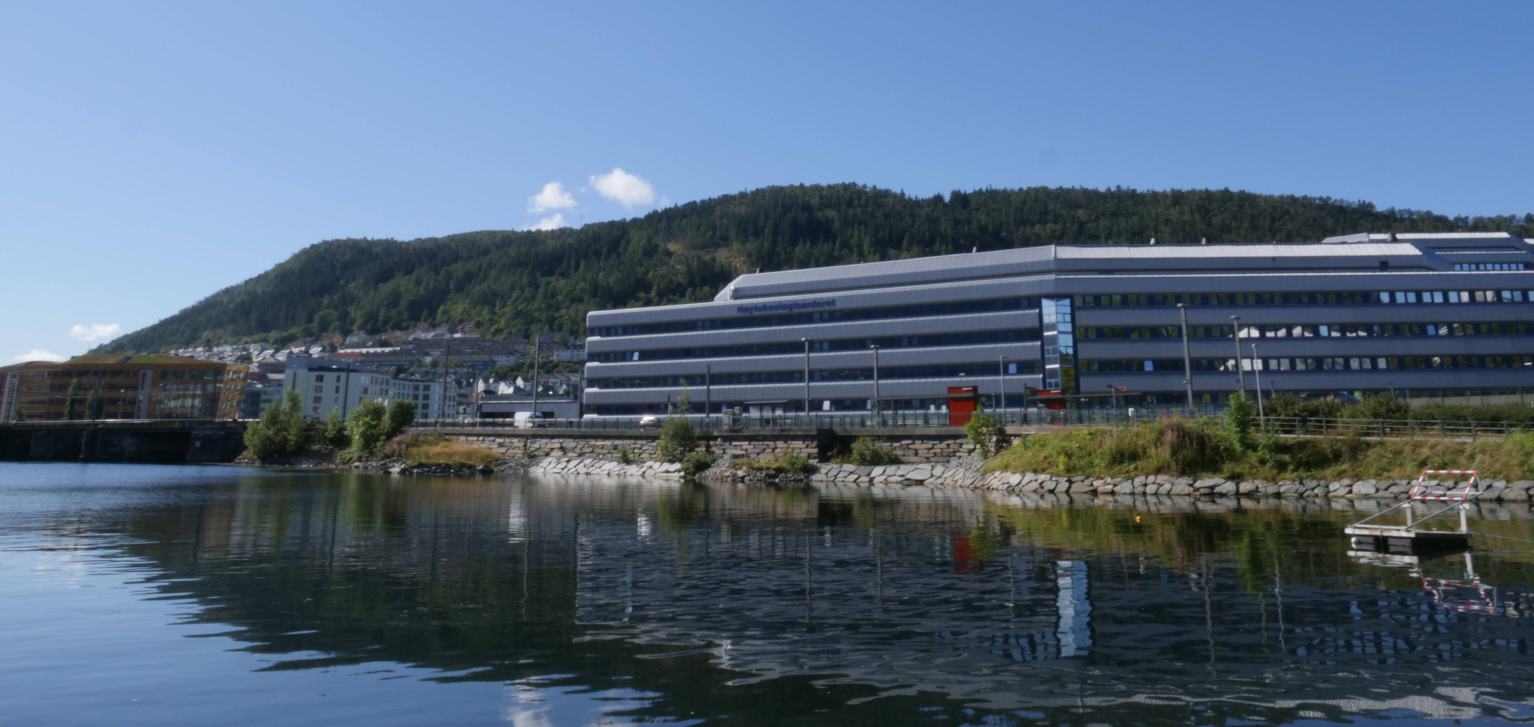 Utenfor Høyteknologisenteret i Bergen.