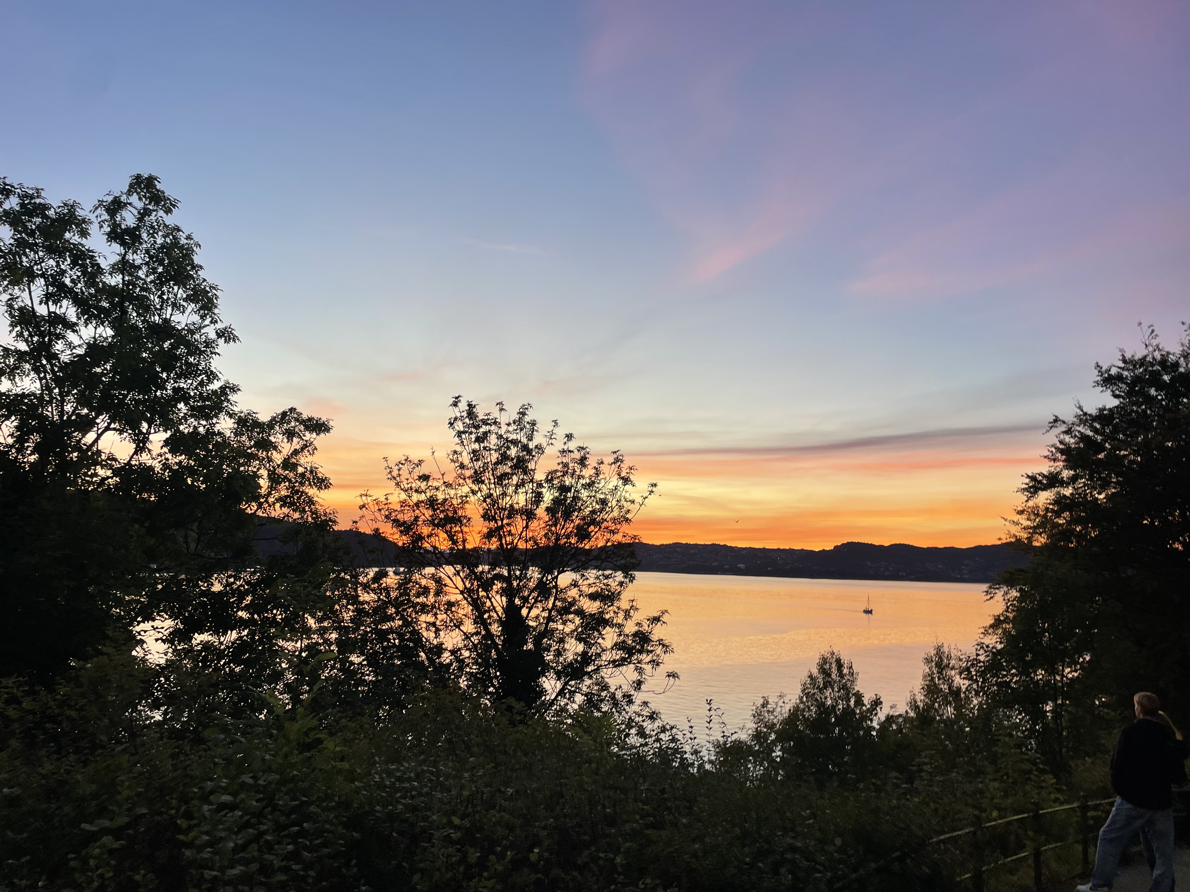 Solnedgang i Bergen sett fra Nordnes. 