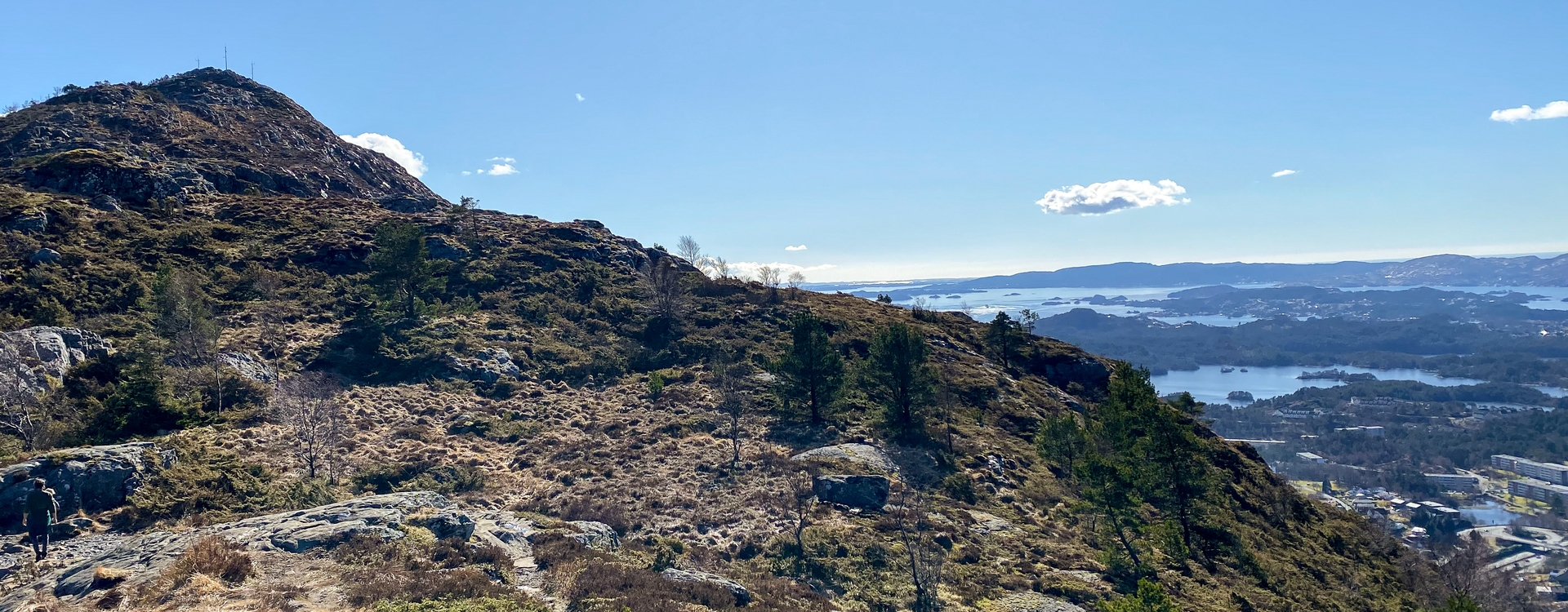 På vei mot Lyderhornstoppen. Lyderhorn i Bergen. Foto