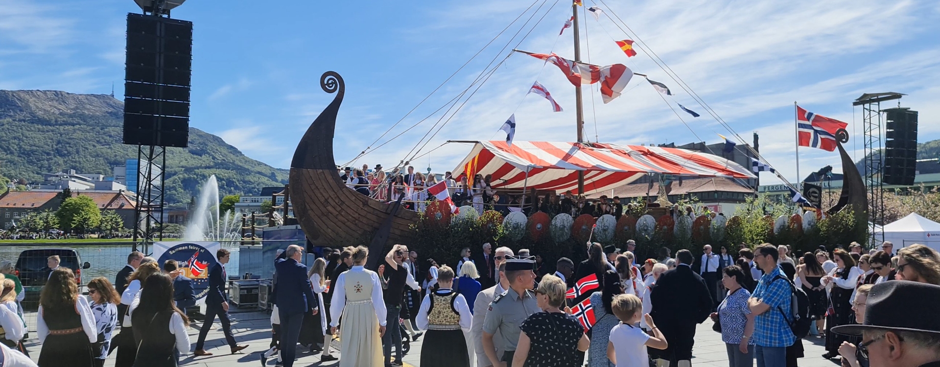 Vikingskipscenen på Festplassen på 17. mai. 