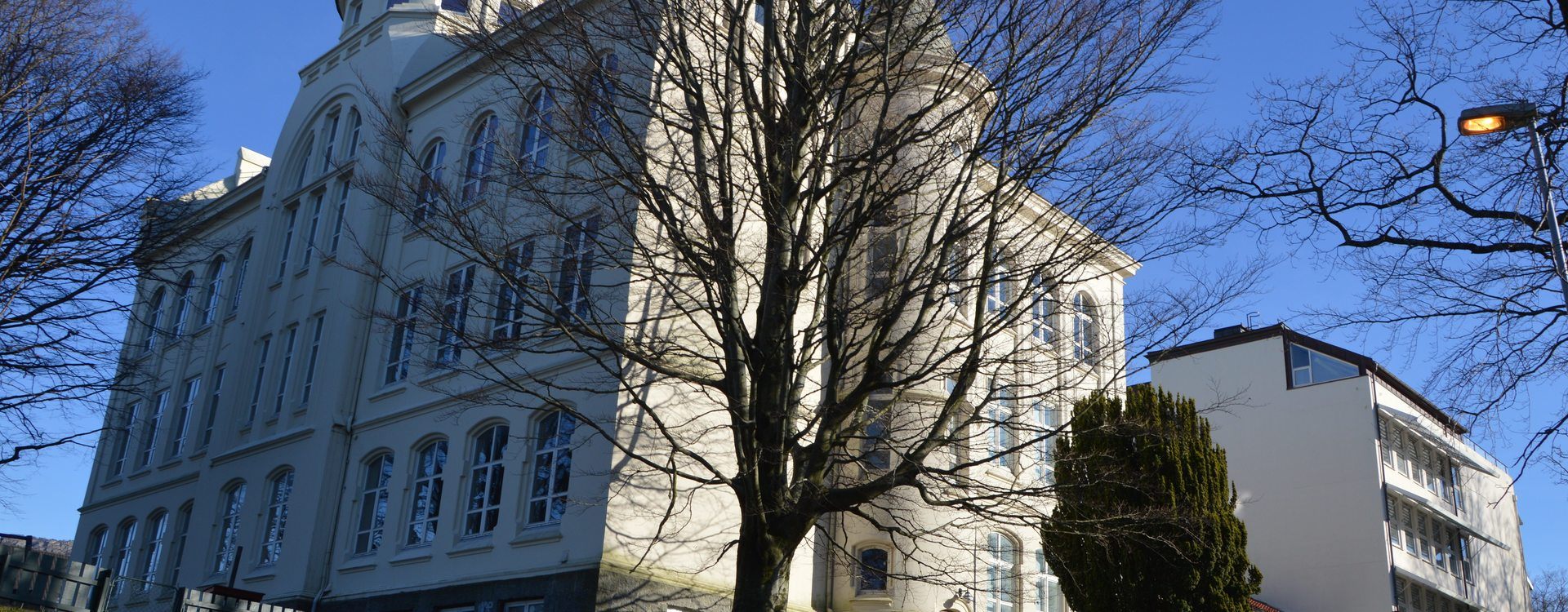 Outside the Nordnes campus of Fagskulen Vestland.