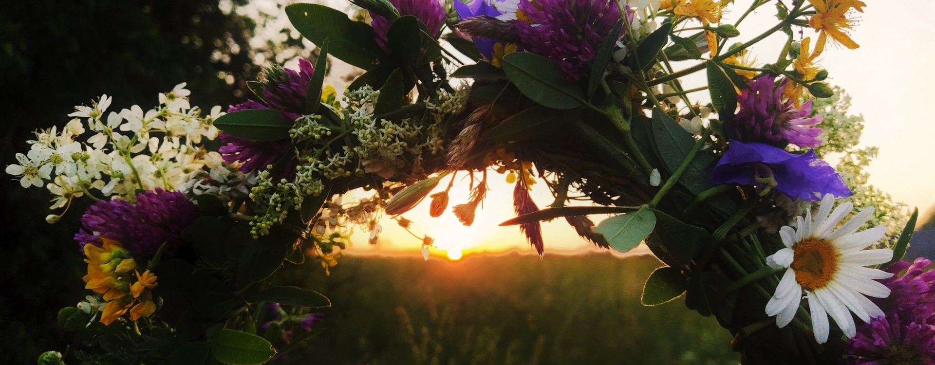 Photo of a midsummer flower wreath. Hei1972, CC BY-SA 4.0 <https://creativecommons.org/licenses/by-sa/4.0>, via Wikimedia Commons 