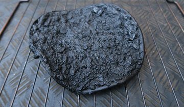 Svidd frossenpizza.