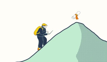 Person som går mot toppen av fjell, med vitnemål som venter på toppen. Grafisk illustrasjon.
