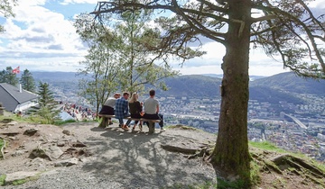 Students enjoying the view on the Fløyen Plateau