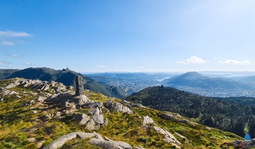 Utsikt fra Blåmansvarden mot Byfjorden og Askøy. Foto.